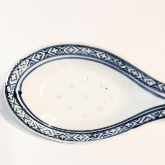 Vintage Zhongguo Chinese Blue and White Decorative Porcelain Soup Spoon - Picture 2 of 6